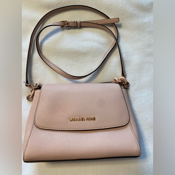MICHAEL Michael Kors Handbags - Blush Pink Michael Kors Crossbody with top handle